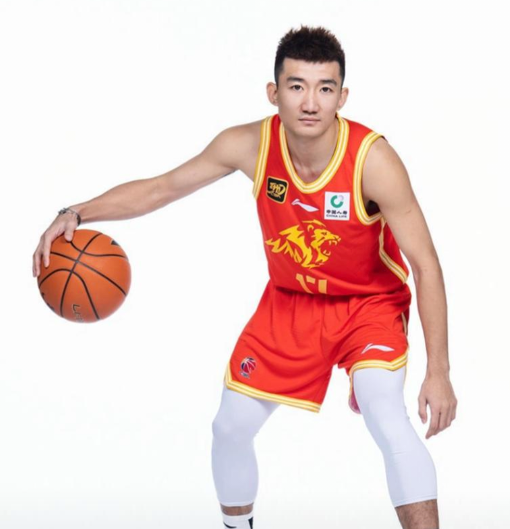 魔术逆转青岛队,孙铭徽状态火热 魔术逆转青岛队,孙铭徽状态火热