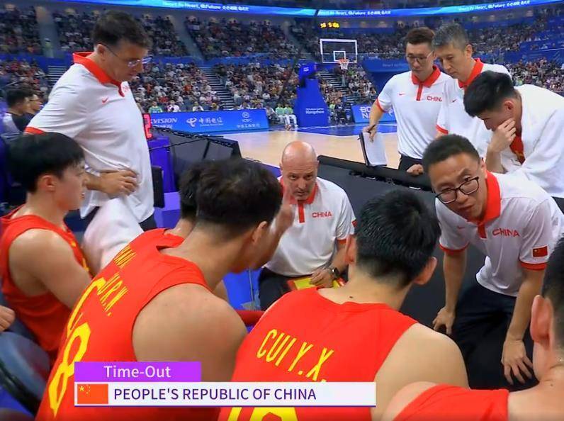 76人碾压尼克斯，胡金秋状态火热