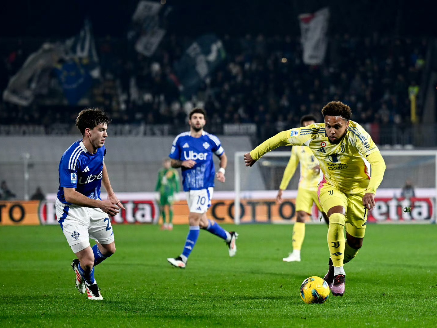 尤文强势领先,球星发挥出色,继续保持领先 尤文强势领先,球星发挥出色,继续保持领先