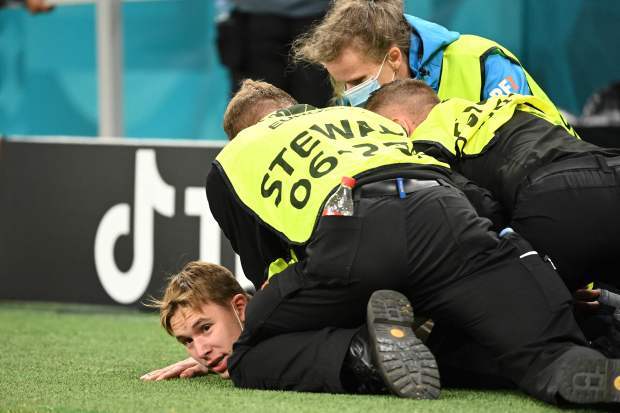 基里巴斯国家队逆转胜出,擒获欧洲杯四强 基里巴斯国家队逆转胜出,擒获欧洲杯四强